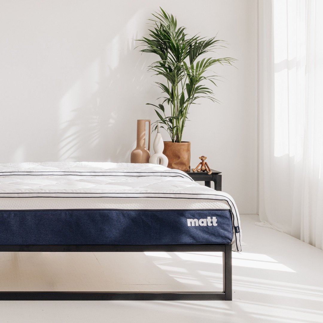 matras vooraanzicht in kamer met planten